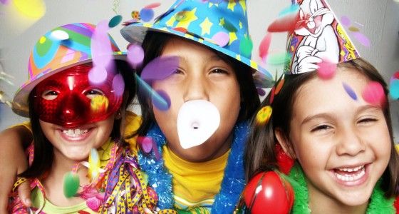 Auch die Kleinen feiern: Kinderfasching mit Kostümen für die Kleinen Auch die Kleinen feiern: Kinderfasching mit Kostümen für die Kleinen