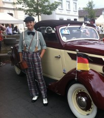 Oldtimer Auto und Outfit