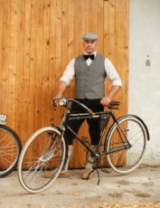20er Jahre Kostüm für ein Old Timer Fahrrad