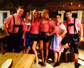 Kunden-Fotos 42 Lederhosen und Hemden Servicekräfte