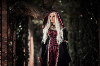Über uns 36 Mittelalterkleid Fotoshooting