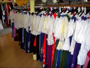 Über uns 71 Dirndl