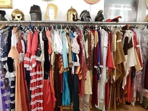 Über uns 100 Mittelalter und Rokoko Kostüme