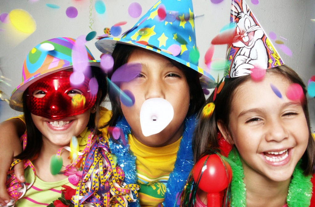 Auch die Kleinen feiern: Kinderfasching mit Kostümen für die Kleinen
